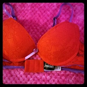 Fredrick's of Hollywood sexy red bra NWOT
